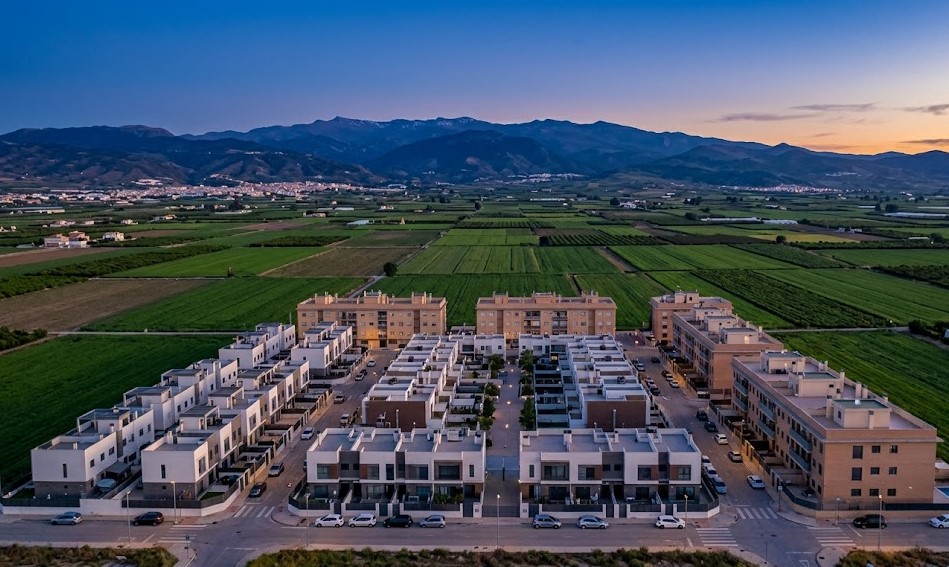 Vista paisajística del entorno residencial de Cúllar Vega y la Vega de Granada